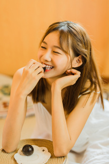 美女陪我睡一晚!法师对女子发不雅消息?
